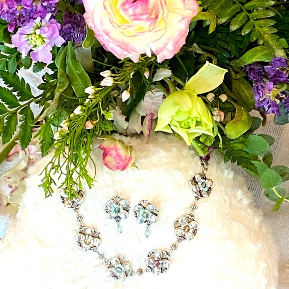 ⭐️SOLD⭐️Brighton ARIEL FLOWER blue pink crystal beads Flower bracelet earrings - Picture 2 of 16